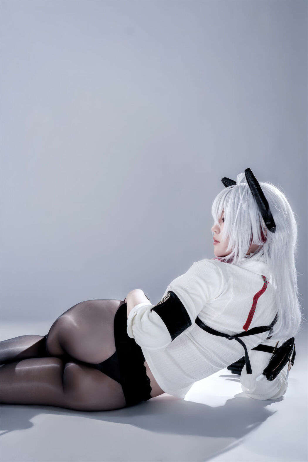 Coser@半半子 – 鸣潮 赞妮 (58P)