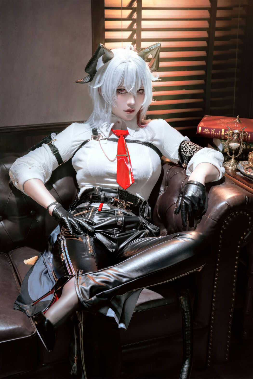 Coser@半半子 – 鸣潮 赞妮 (58P)