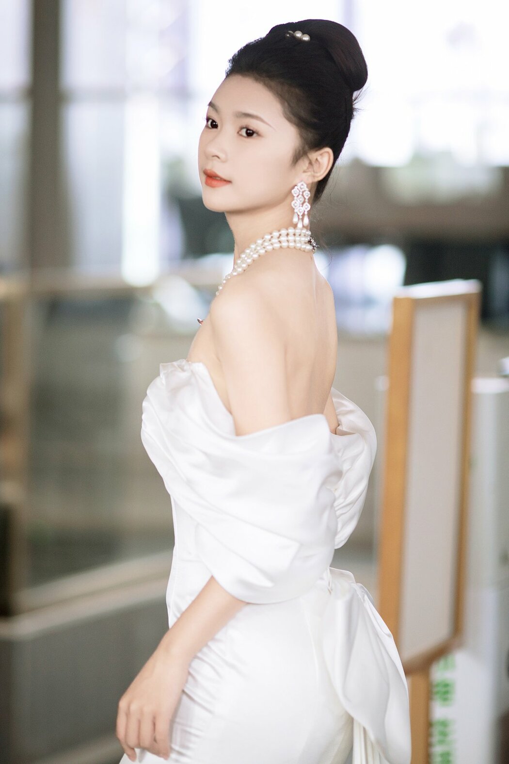 YiTuYu艺图语 Vol.9856 Yun Ge (35P) Cover Photo