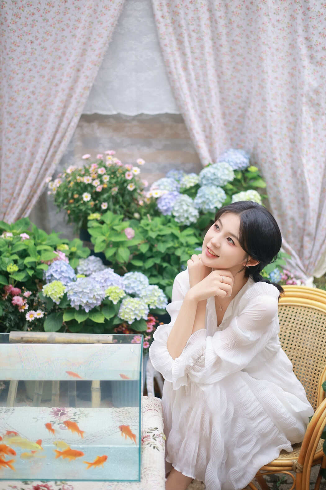 YiTuYu艺图语 Vol.9866 Jing Zi Zi (14P)