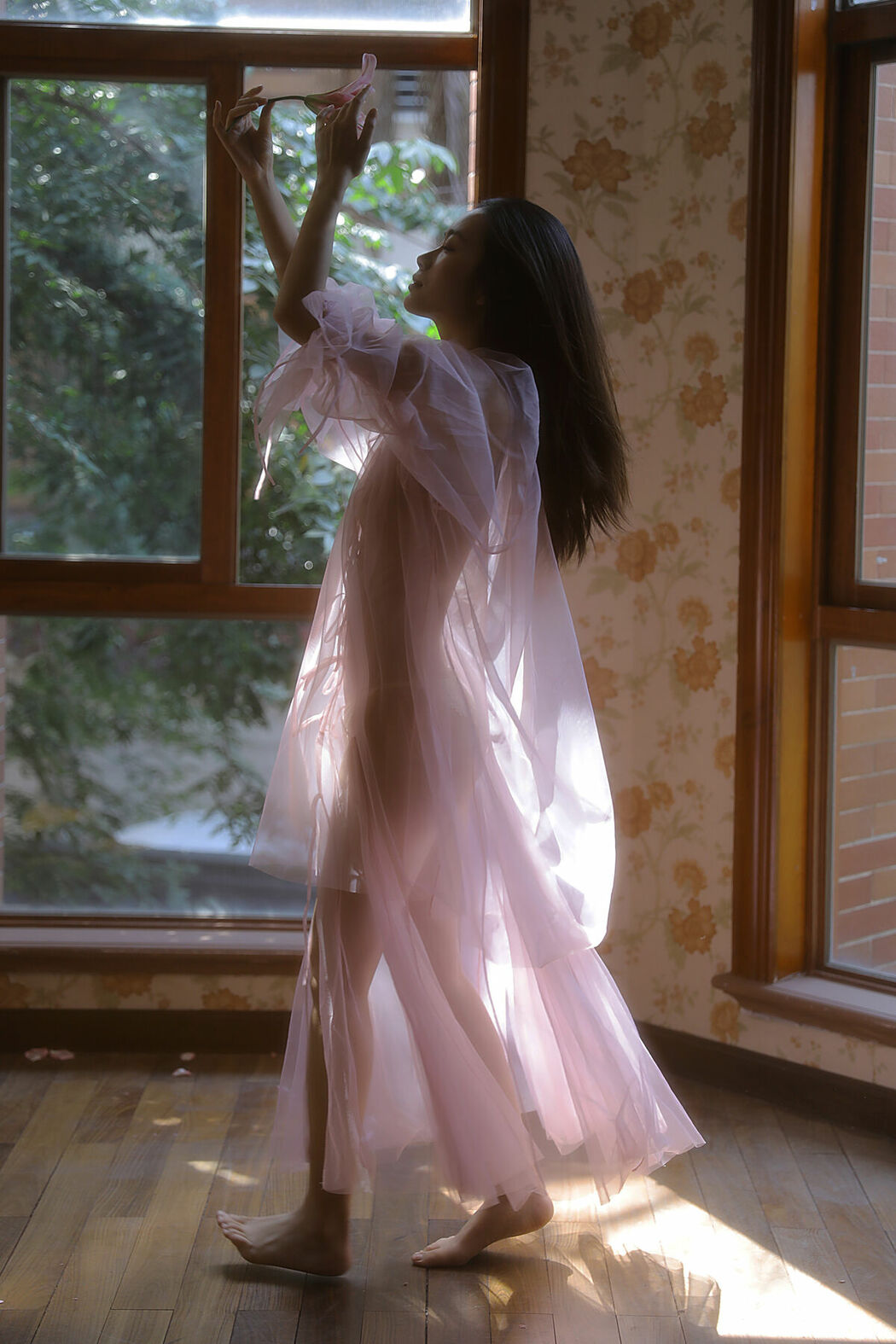 YiTuYu艺图语 Vol.9867 Liu Liu (19P)