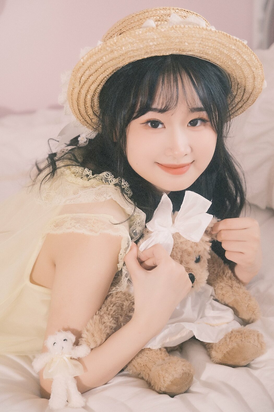 YiTuYu艺图语 Vol.9868 Xiao Wu (14P) Cover Photo