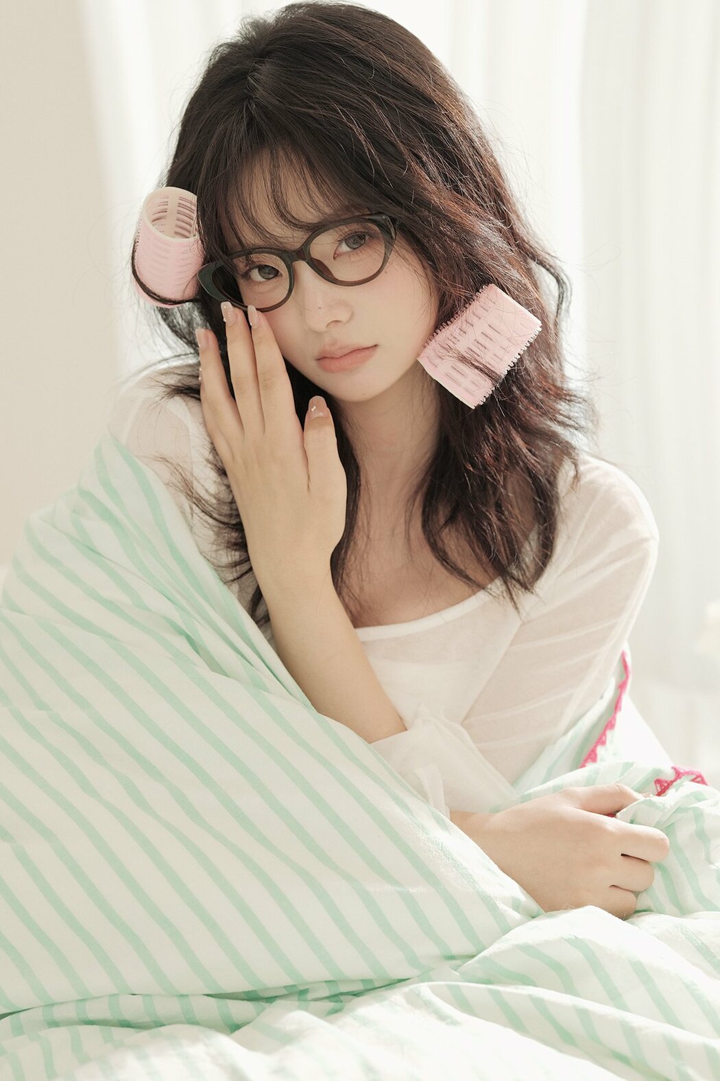 YiTuYu艺图语 Vol.9870 Zha Yang Yu (14P) Cover Photo