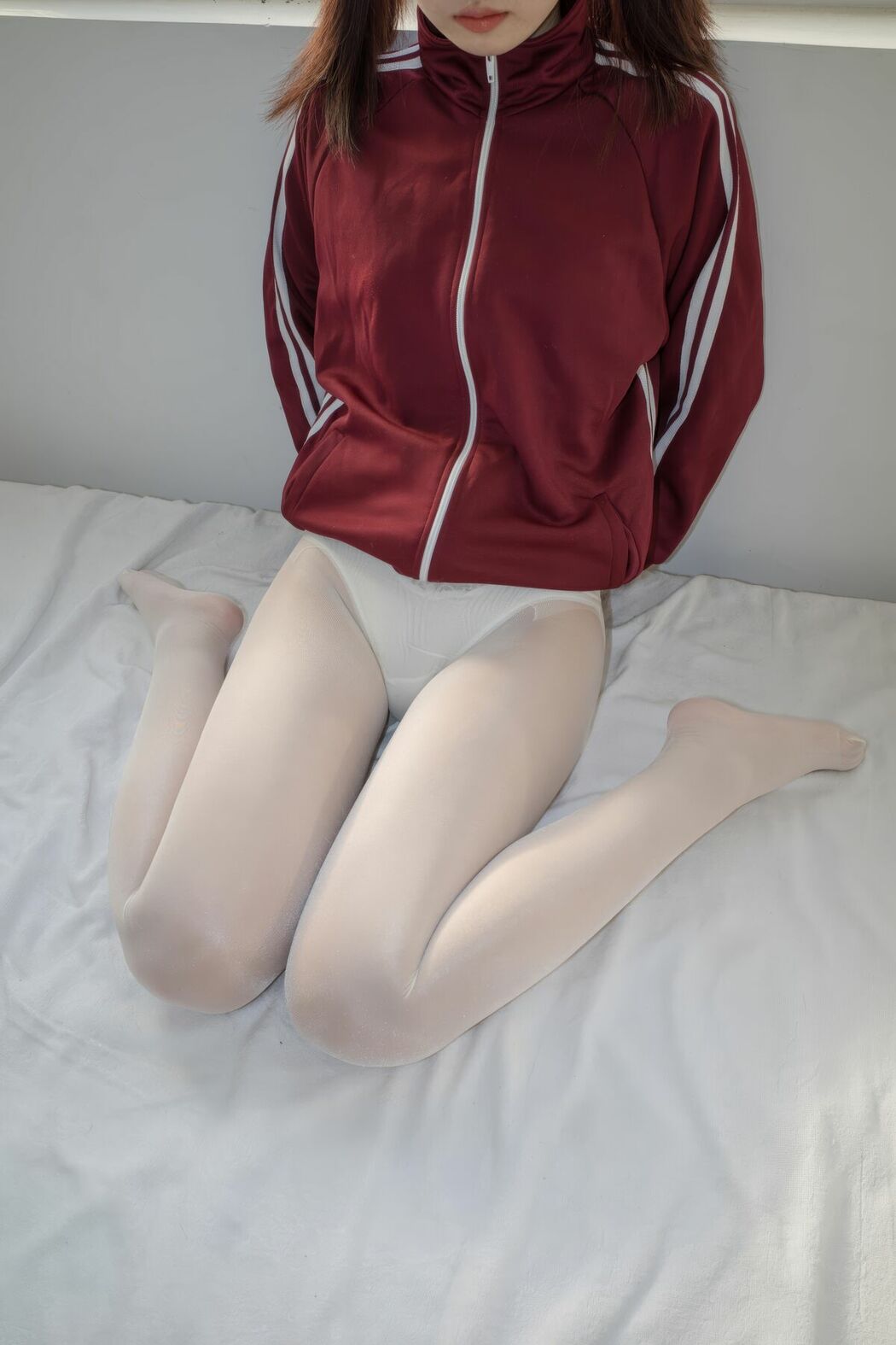 森萝财团写真 内部写真 Xiao Yoru 小夜 – 40D闪闪舍宾袜 (80P)