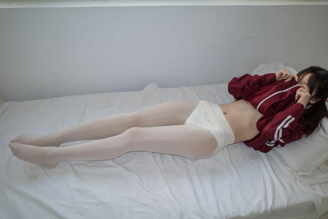 森萝财团写真 内部写真 Xiao Yoru 小夜 – 40D闪闪舍宾袜 (80P)