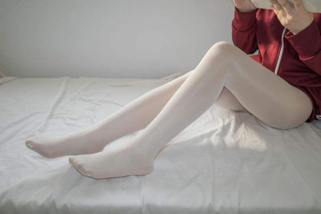 森萝财团写真 内部写真 Xiao Yoru 小夜 – 40D闪闪舍宾袜 (80P)