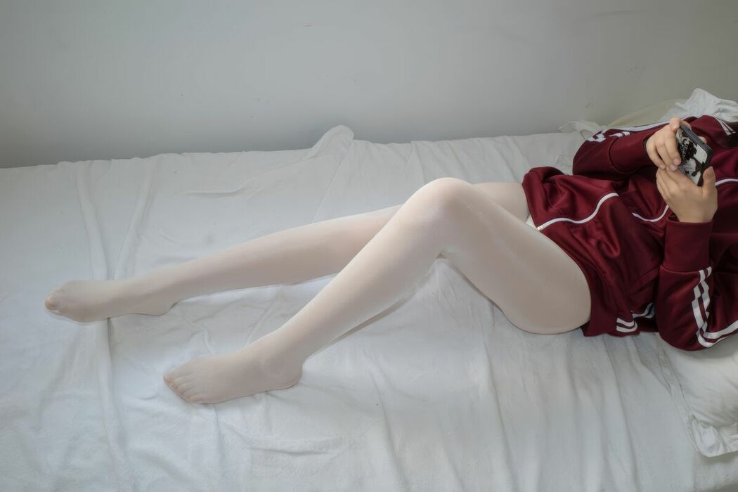 森萝财团写真 内部写真 Xiao Yoru 小夜 – 40D闪闪舍宾袜 (80P)