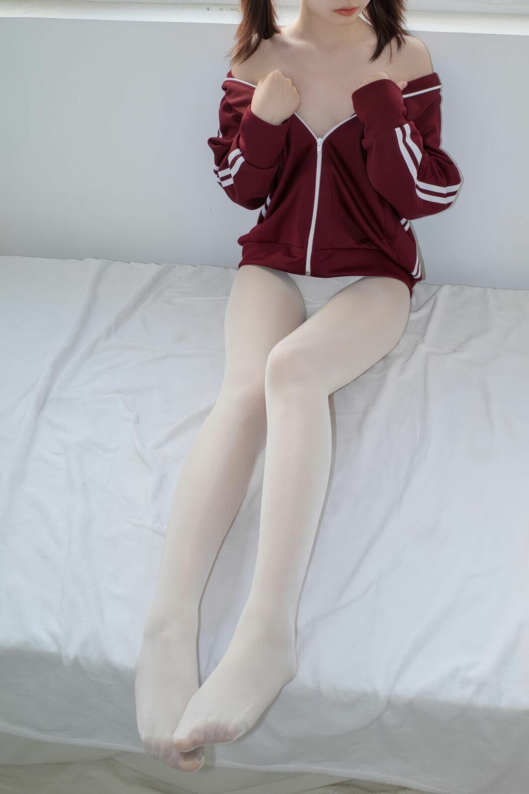 森萝财团写真 内部写真 Xiao Yoru 小夜 – 40D闪闪舍宾袜 (80P)