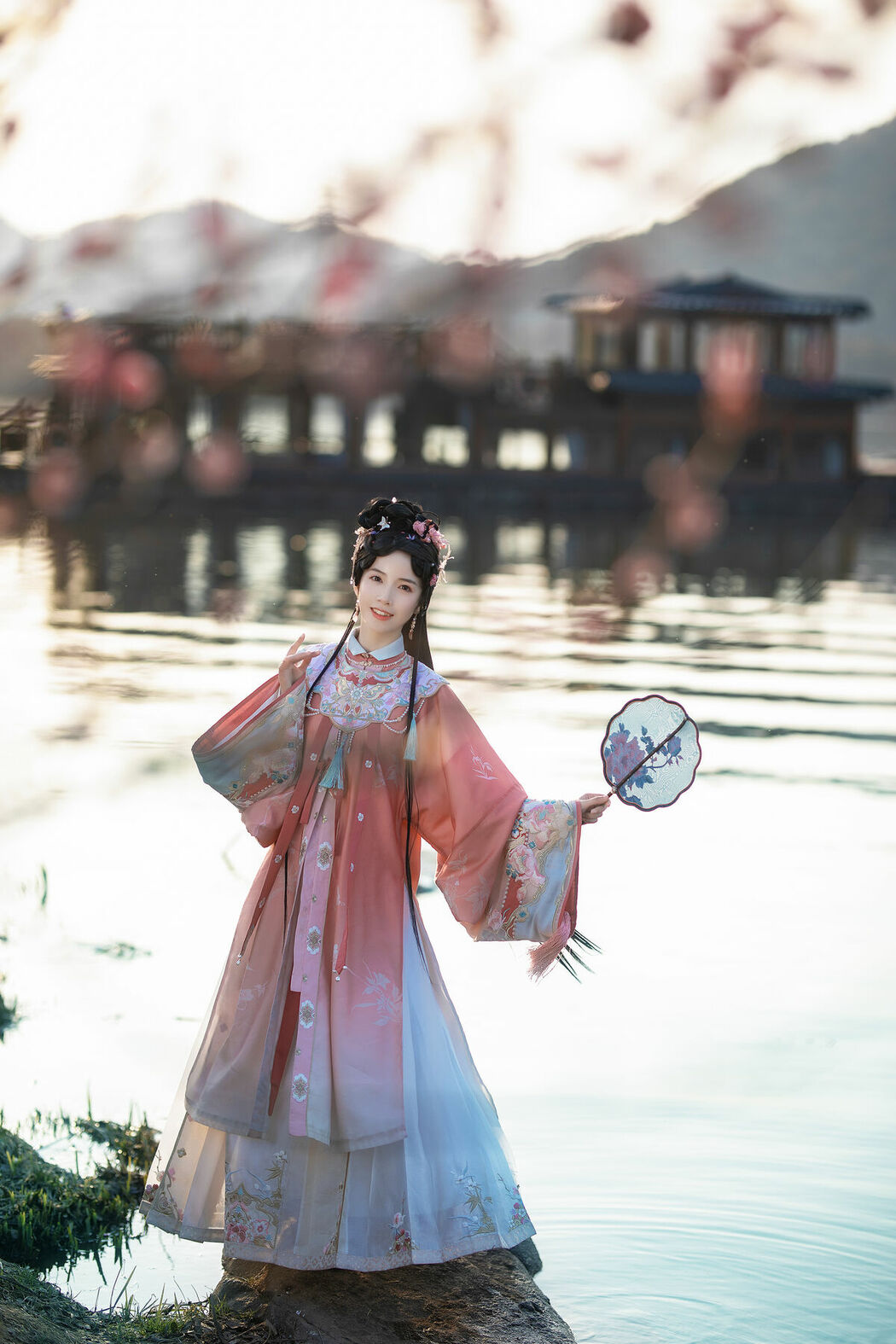 YiTuYu艺图语 Vol.9884 Yi Zhi a Meng Zai (15P)