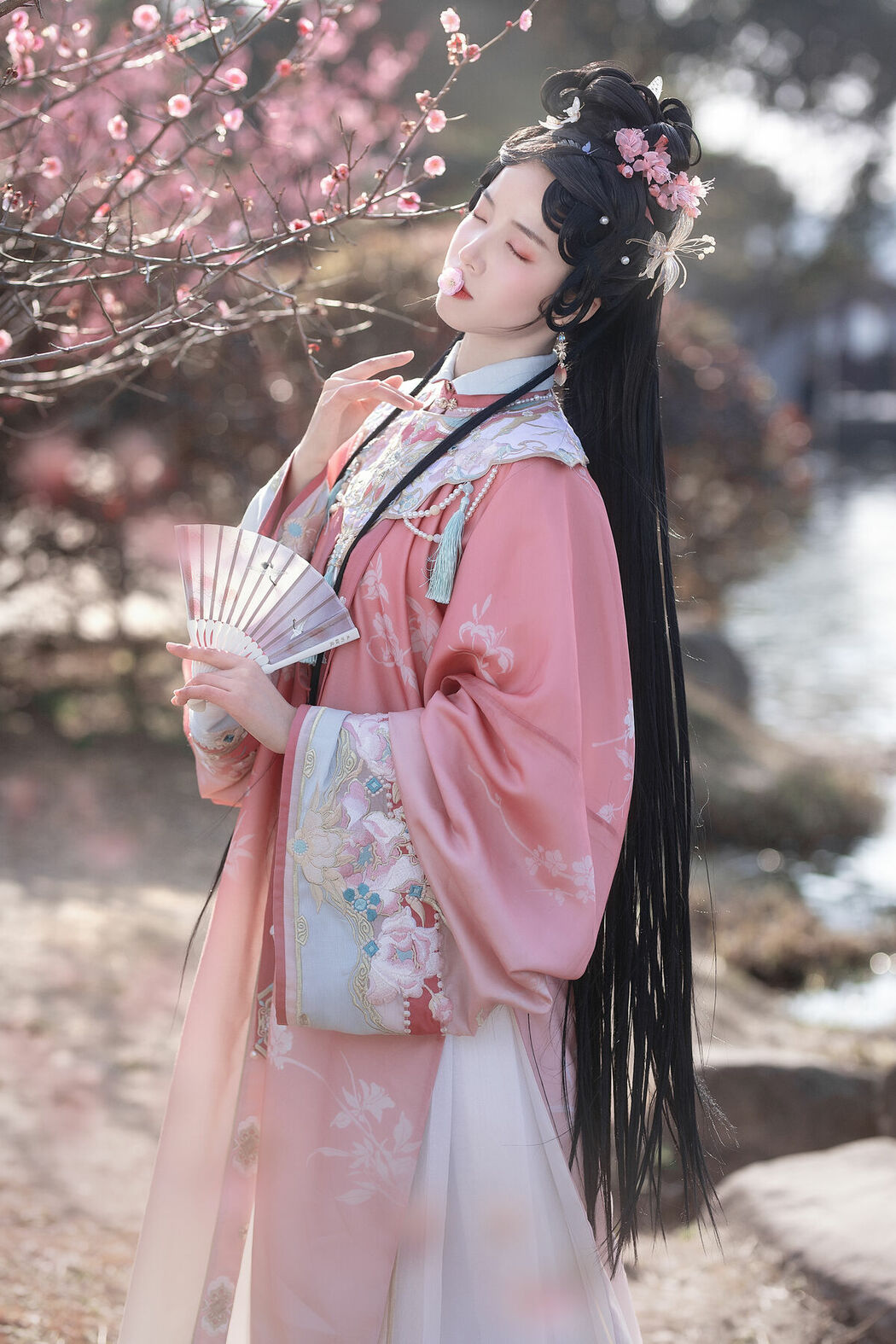 YiTuYu艺图语 Vol.9884 Yi Zhi a Meng Zai (15P)