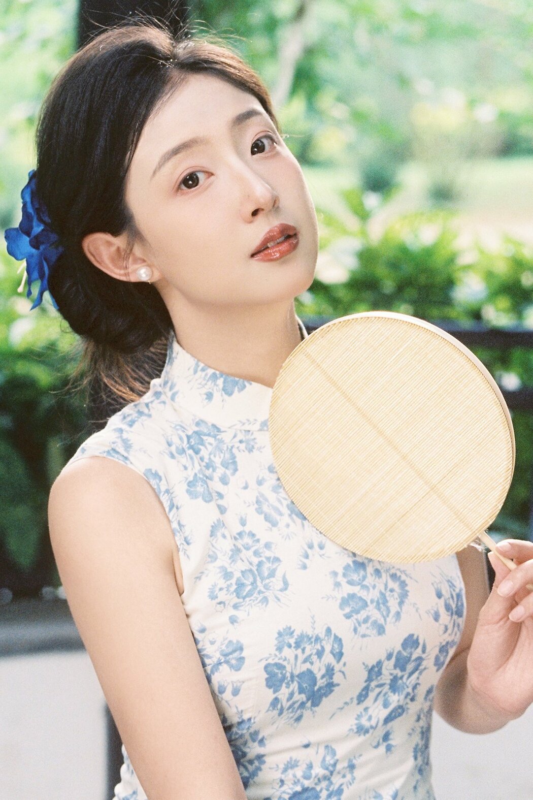 YiTuYu艺图语 Vol.9882 Xiao Wei Xiao Wei (17P) Cover Photo
