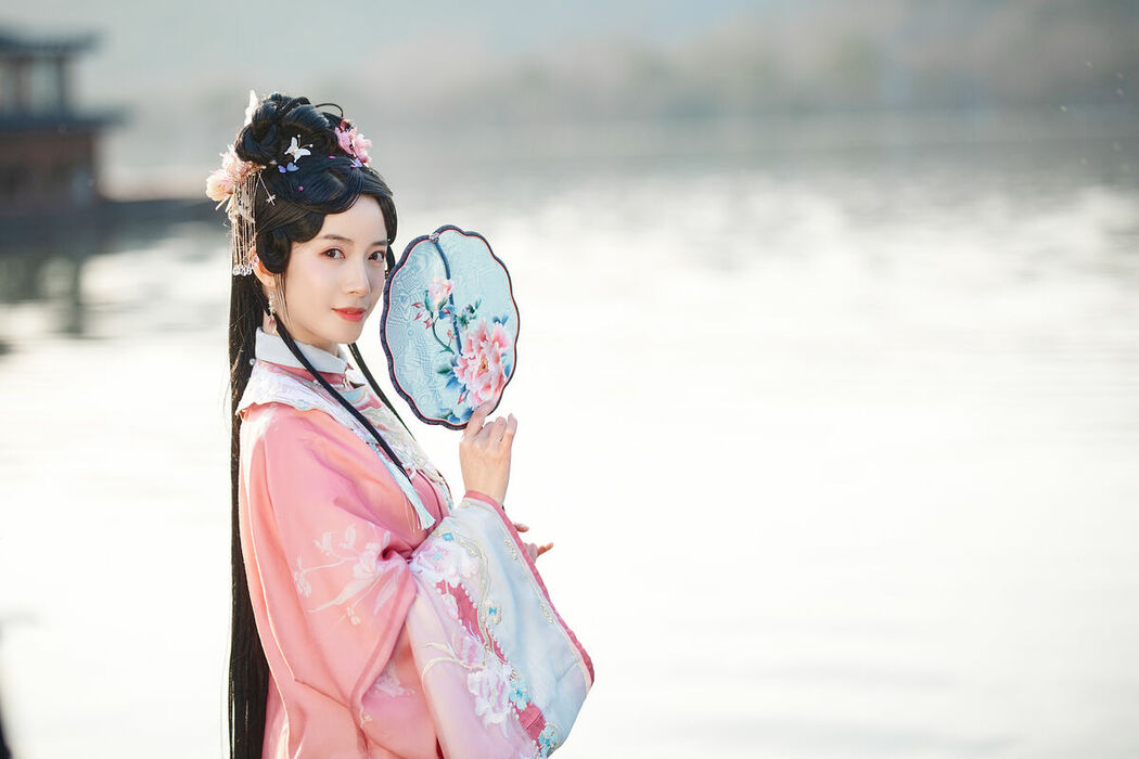 YiTuYu艺图语 Vol.9884 Yi Zhi a Meng Zai (15P)