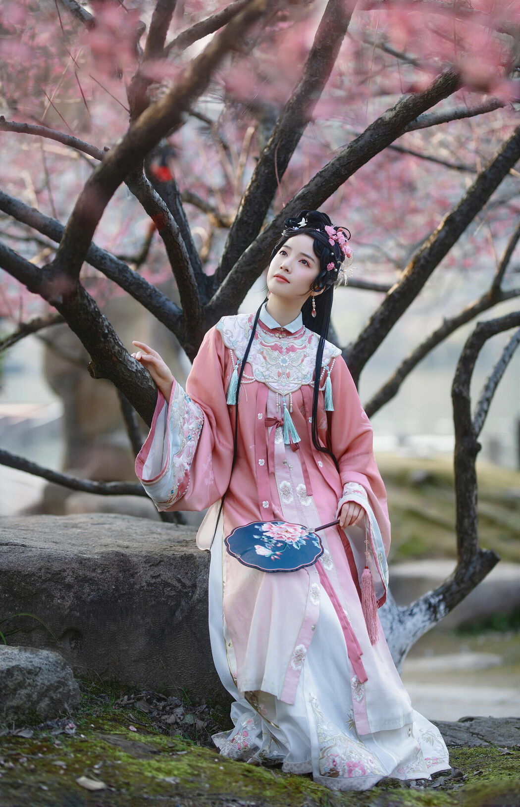 YiTuYu艺图语 Vol.9884 Yi Zhi a Meng Zai (15P)
