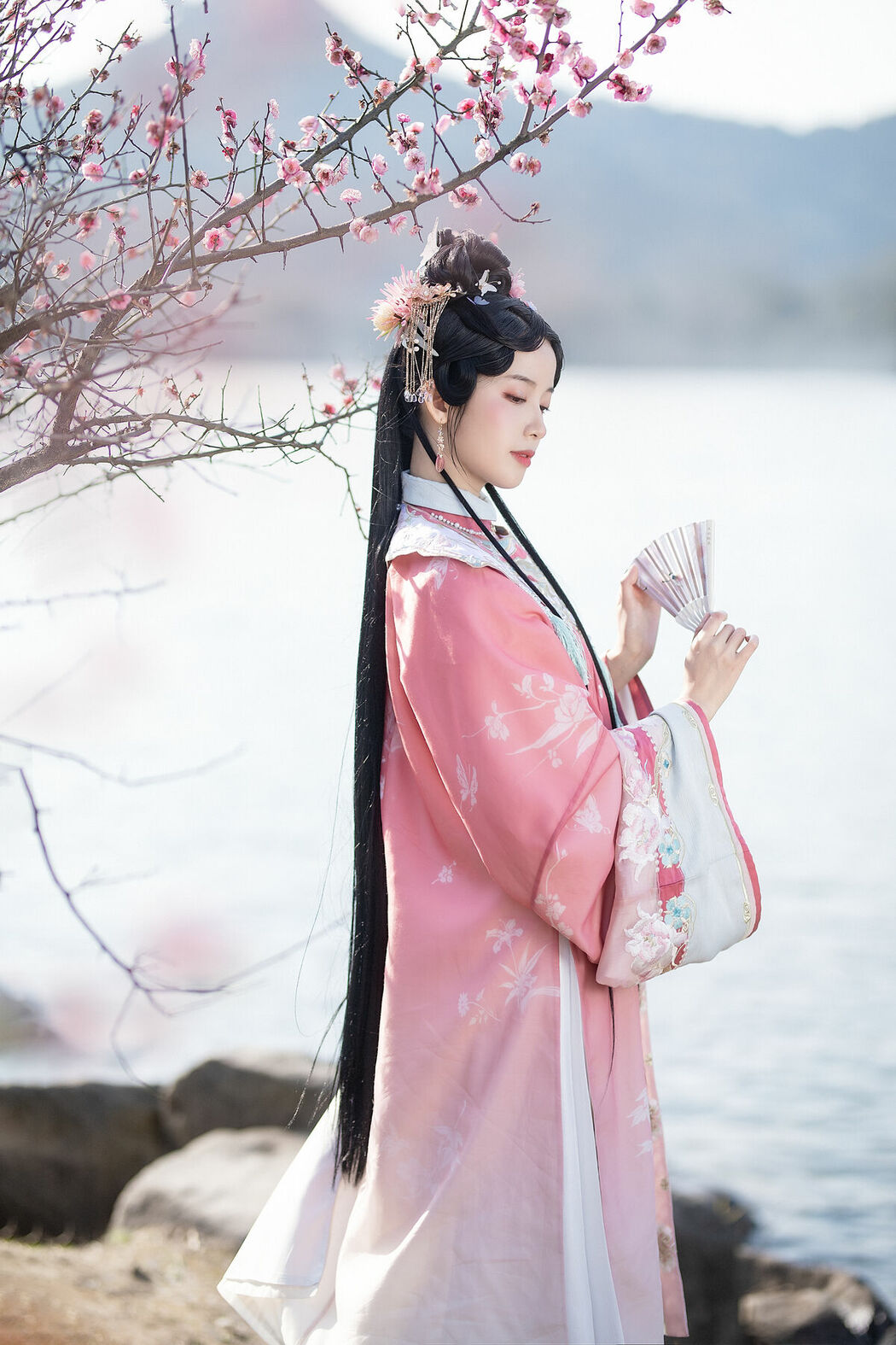 YiTuYu艺图语 Vol.9884 Yi Zhi a Meng Zai (15P)