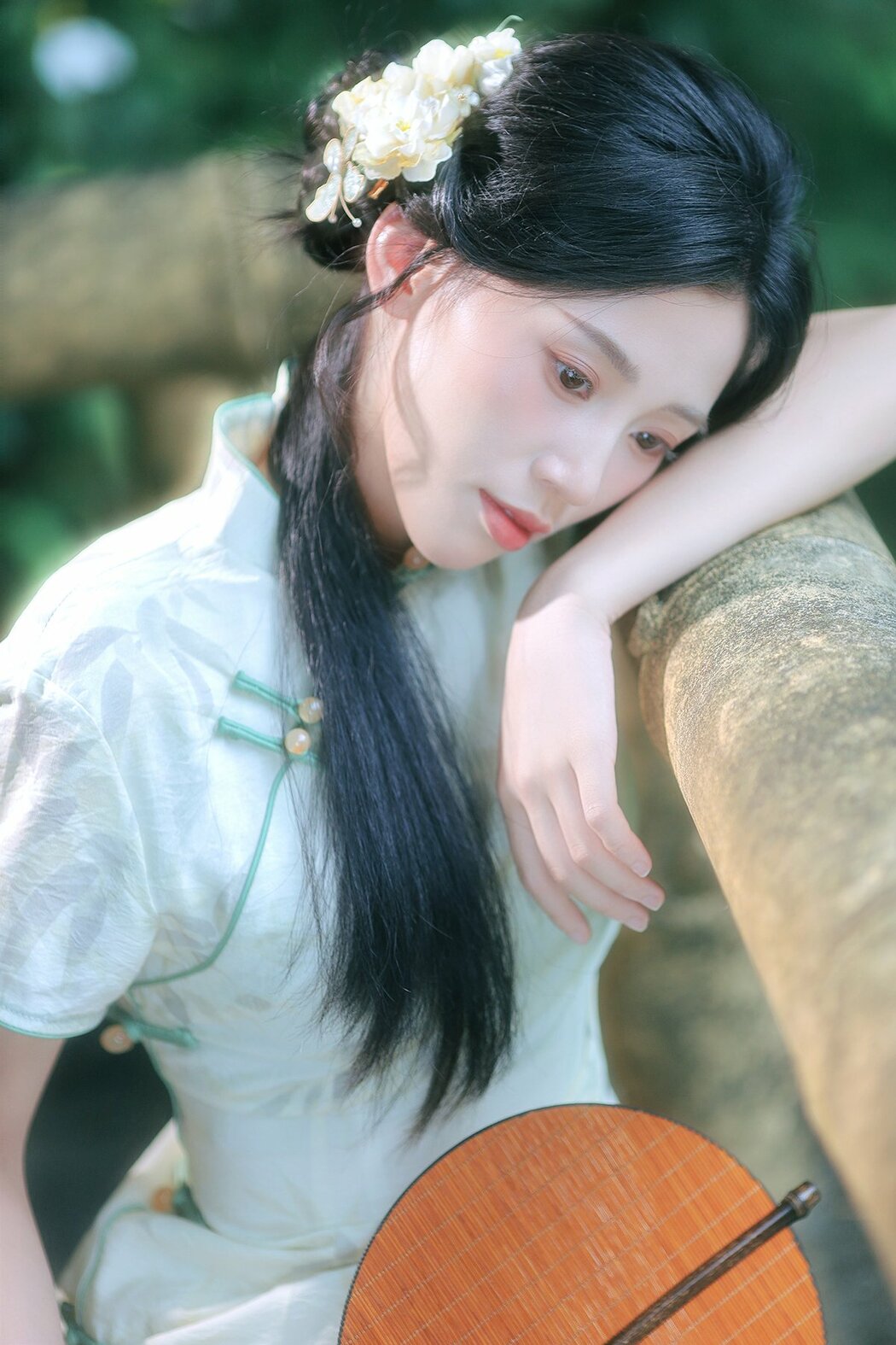 YiTuYu艺图语 Vol.9886 Zhong Ting Er (15P) Cover Photo