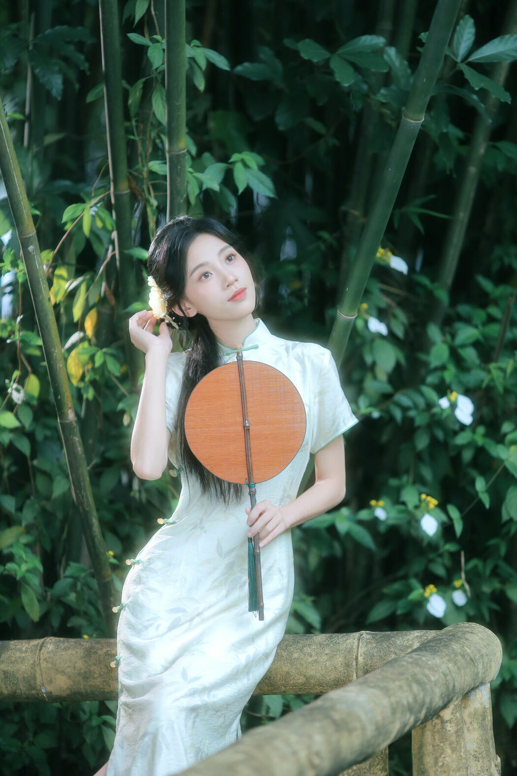 YiTuYu艺图语 Vol.9886 Zhong Ting Er (15P)