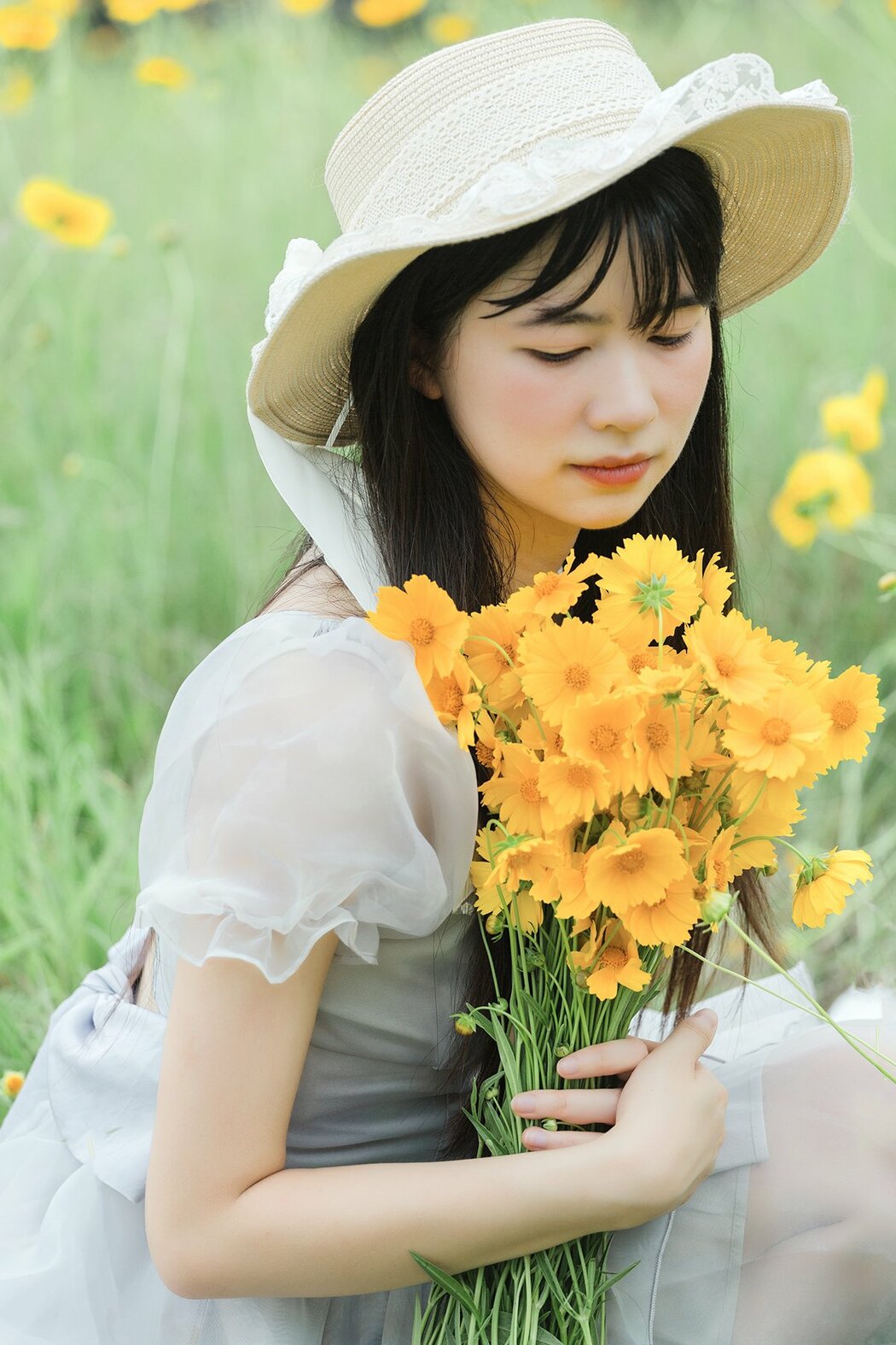 YiTuYu艺图语 Vol.9894 Xiao Fei Wu (23P) Cover Photo