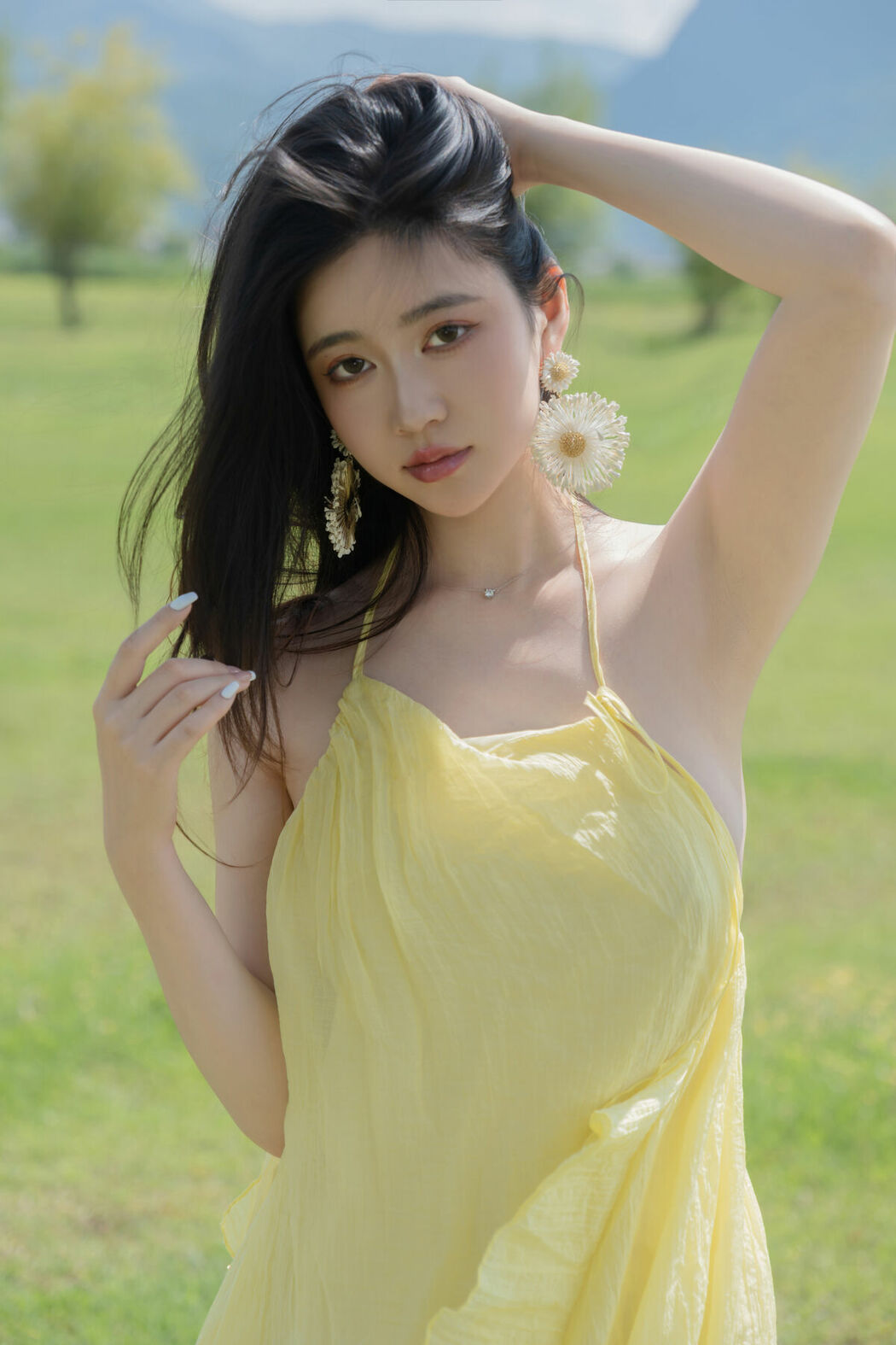 Coser@年年Nnian – 绿茵 (84P)