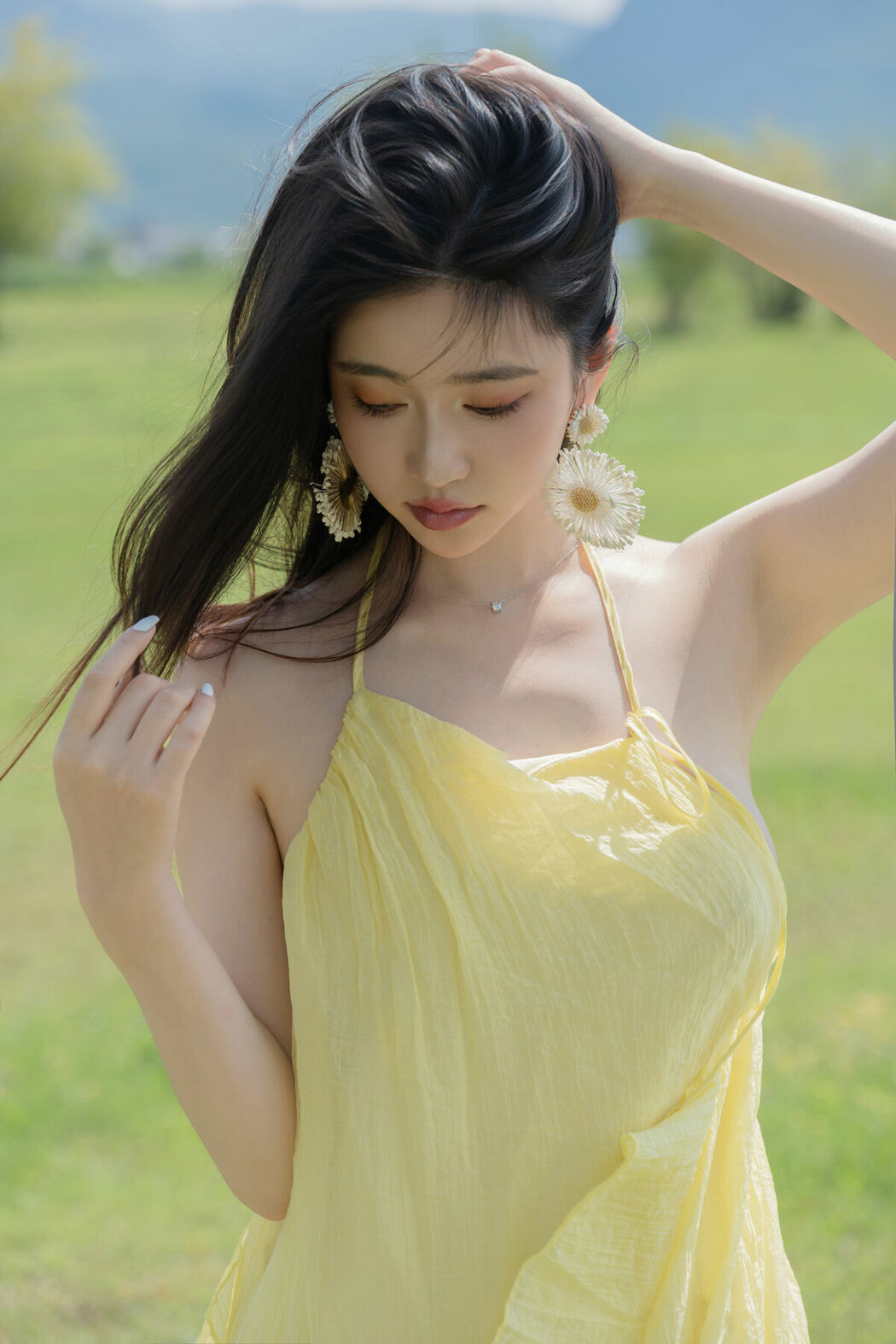 Coser@年年Nnian – 绿茵 (84P)