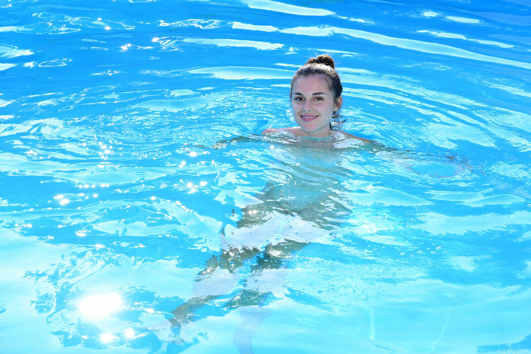 MetArt Alina – Poolside Plunge Part01 (55P)