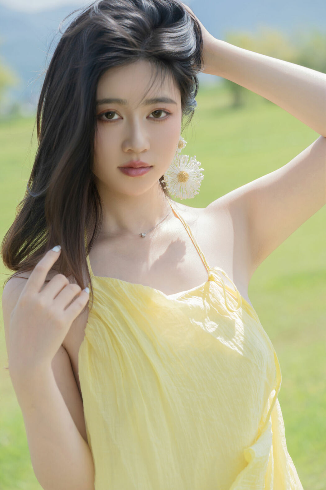 Coser@年年Nnian – 绿茵 (84P)