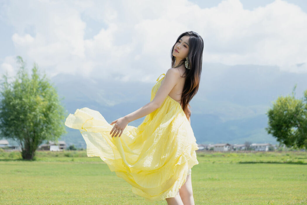 Coser@年年Nnian – 绿茵 (84P)