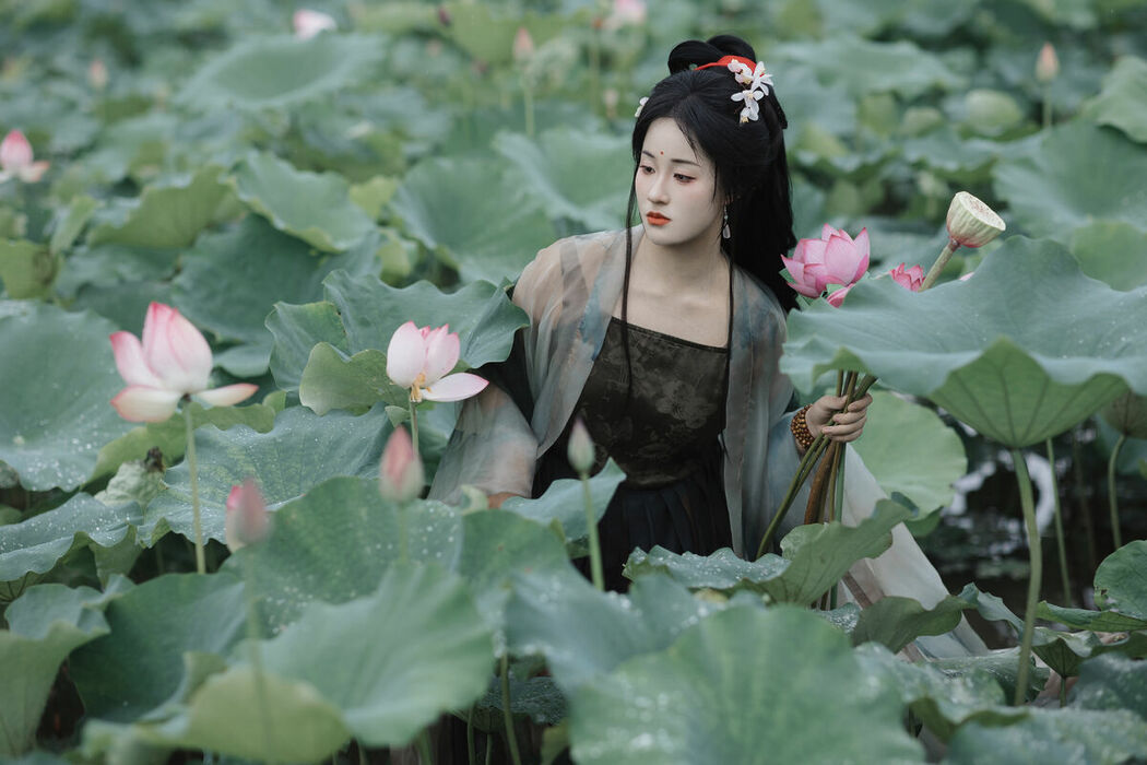 YiTuYu艺图语 Vol.9895 Yuan Di Diao Xian Qu Ye Nao (36P)