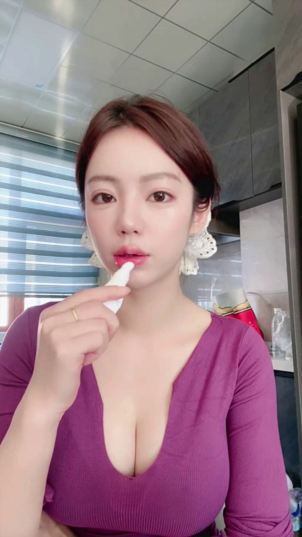 Mei Mei Zi Ya 美美子Ya &ndash; 多彩随缘播外围 上下真空诱惑 道具喷水秀 02 (43P &ndash; 8V)