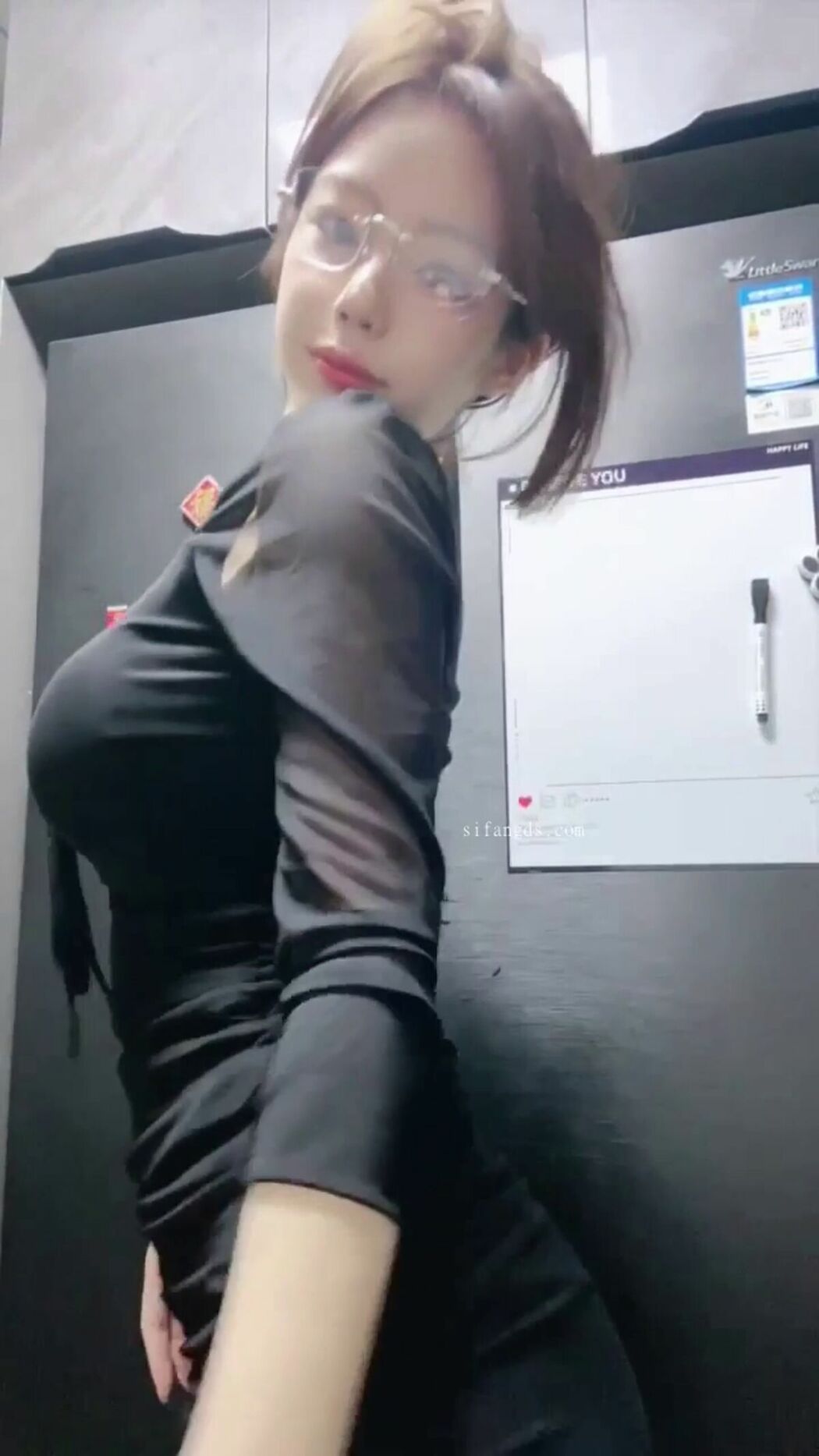 Mei Mei Zi Ya 美美子Ya &ndash; 多彩随缘播外围 上下真空诱惑 道具喷水秀 02 (43P &ndash; 8V)