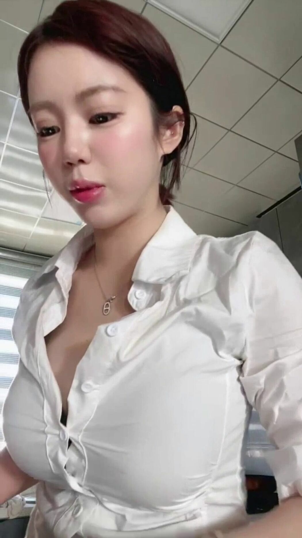 Mei Mei Zi Ya 美美子Ya &ndash; 多彩随缘播外围 上下真空诱惑 道具喷水秀 02 (43P &ndash; 8V)