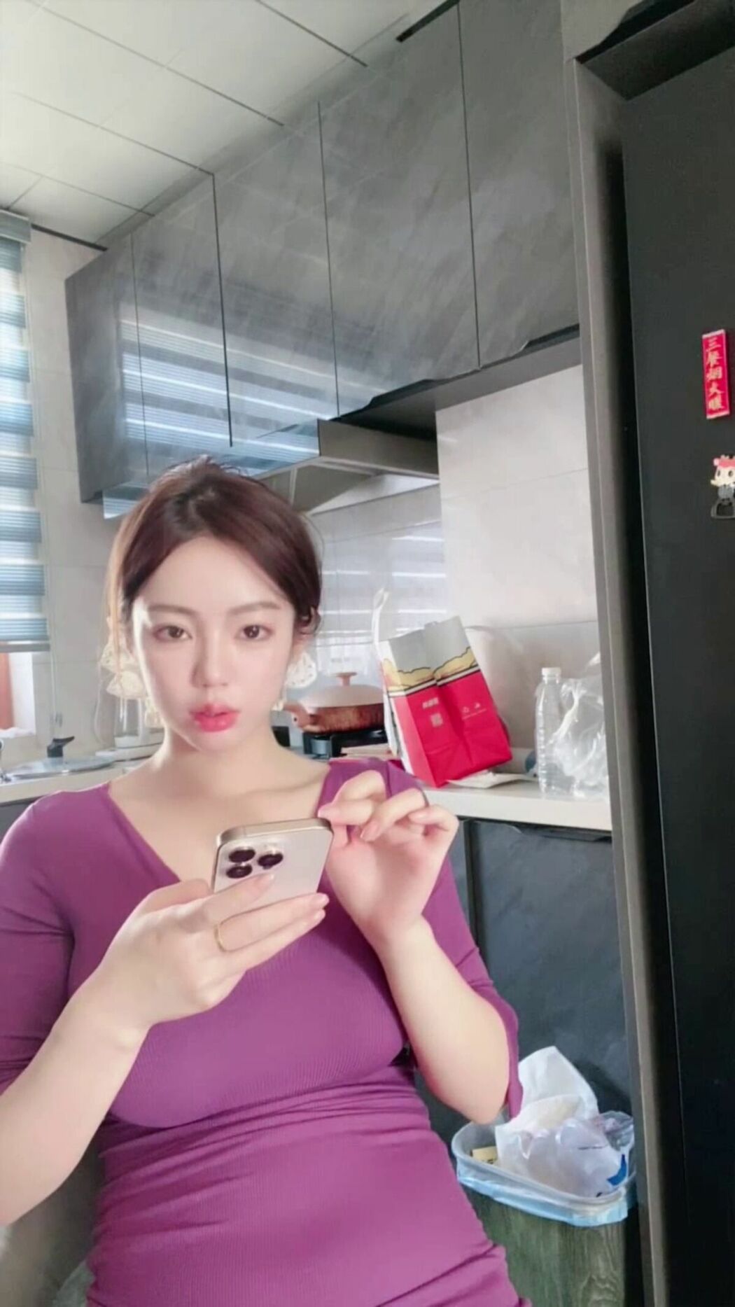 Mei Mei Zi Ya 美美子Ya &ndash; 多彩随缘播外围 上下真空诱惑 道具喷水秀 02 (43P &ndash; 8V)