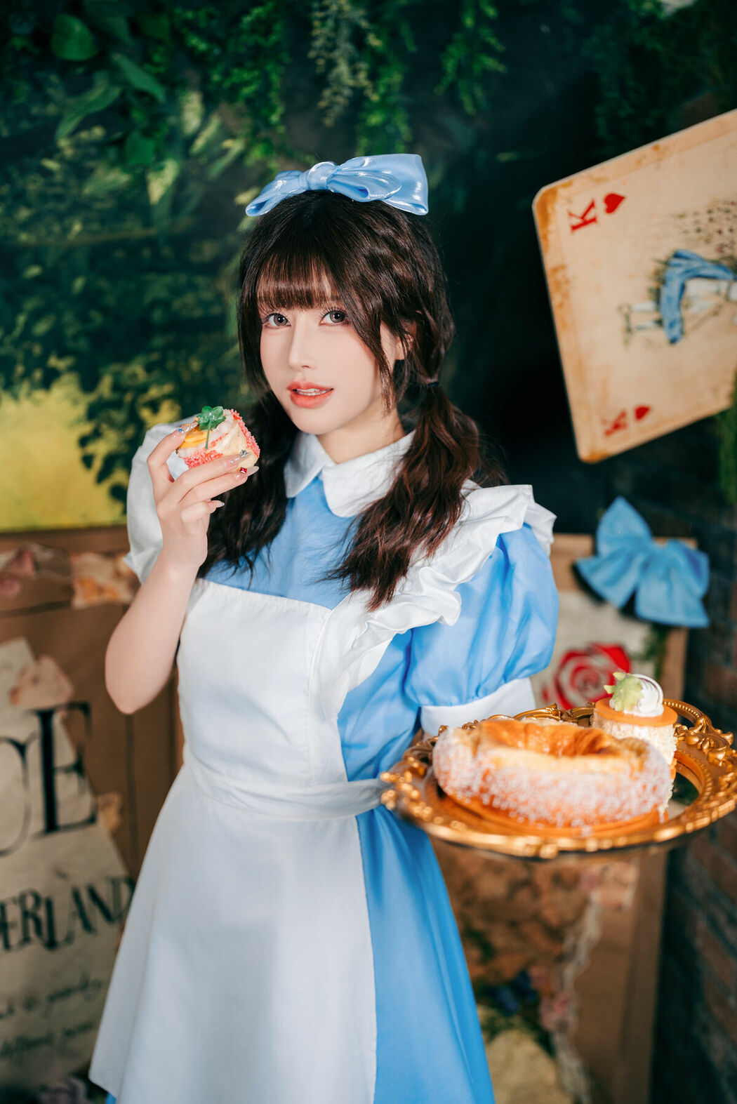 Coser@鹿八岁 – 爱丽丝梦游仙境 (25P)