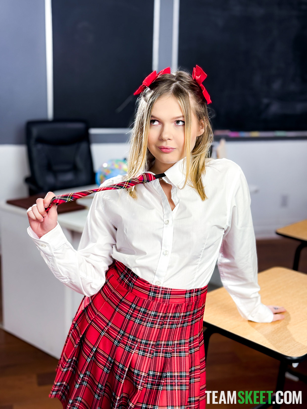 Coco Lovelock Taught A Slutty Lesson By Her Stepdad And Teacher