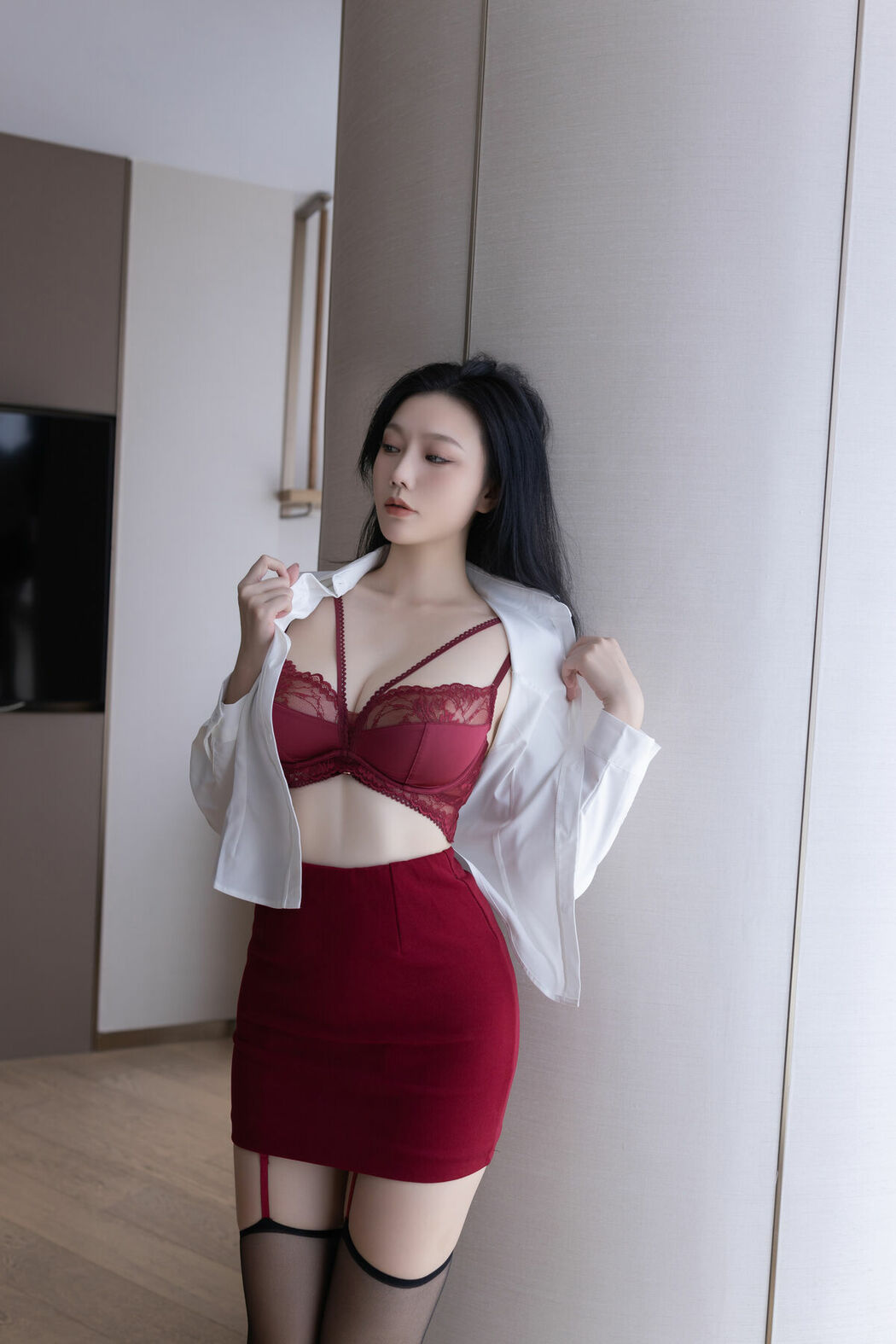 内购无水印 An Ran 安然anran – 秀人网模特 红裙OL (91P)
