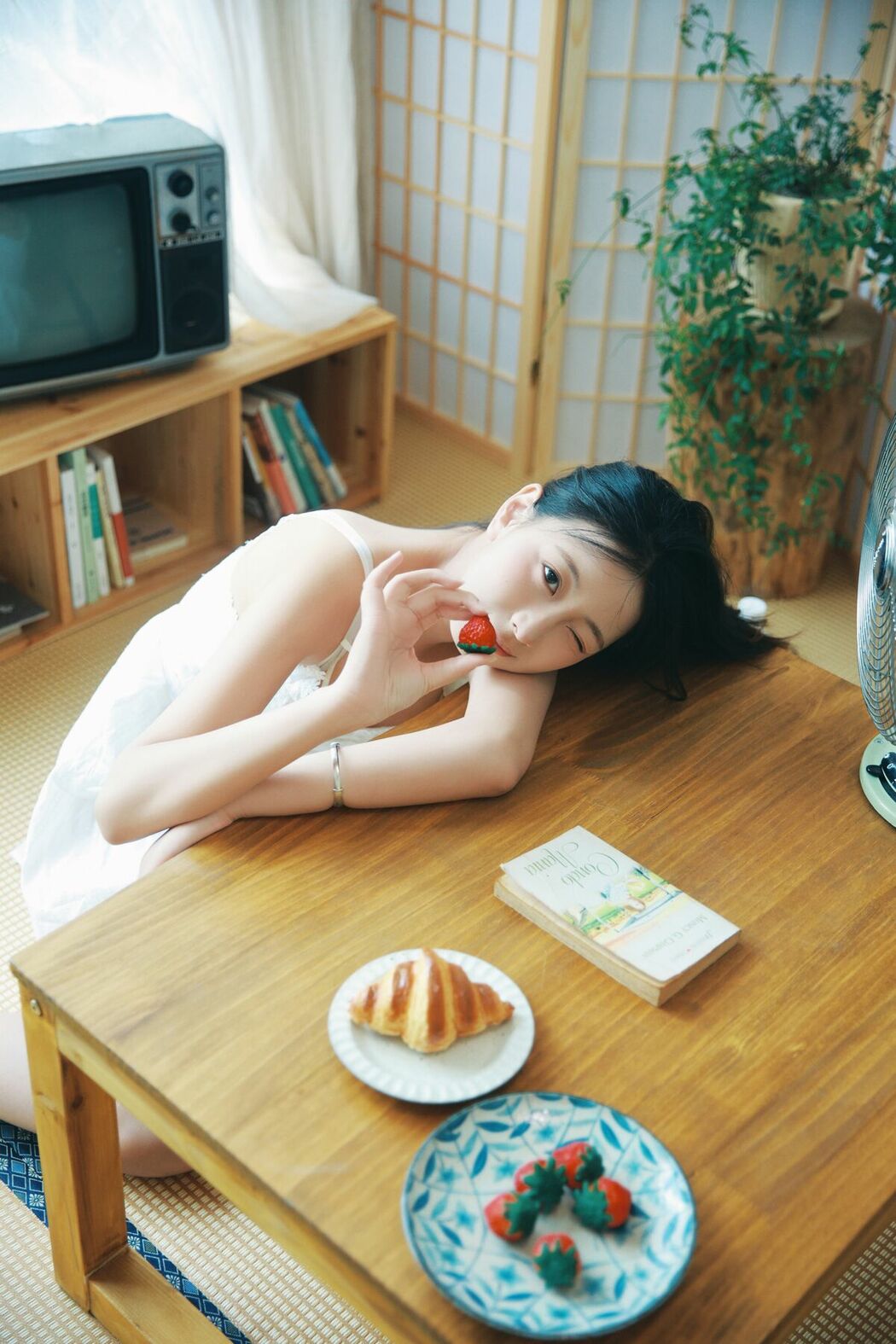 YiTuYu艺图语 Vol.9929 Xiao U (48P)