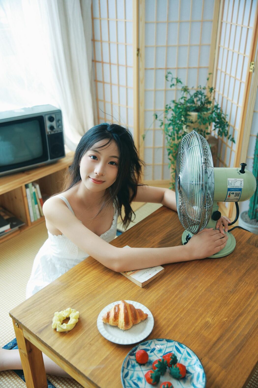YiTuYu艺图语 Vol.9929 Xiao U (48P)