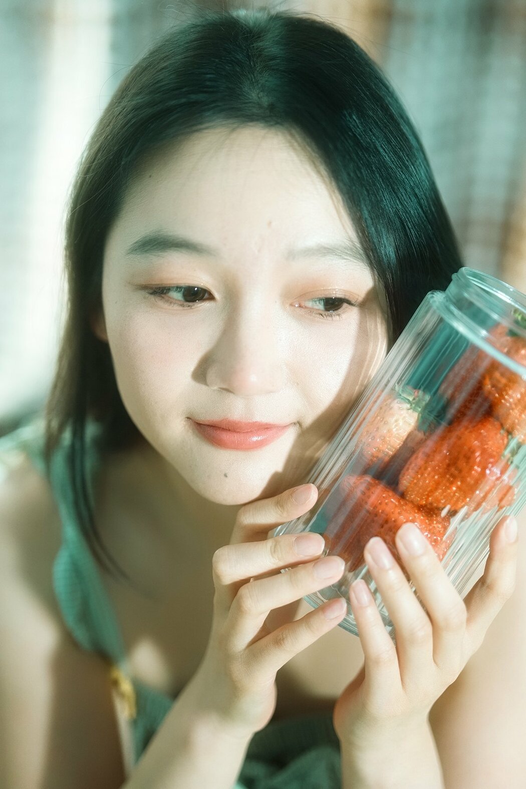 YiTuYu艺图语 Vol.9932 Kiri Kiri (15P) Cover Photo