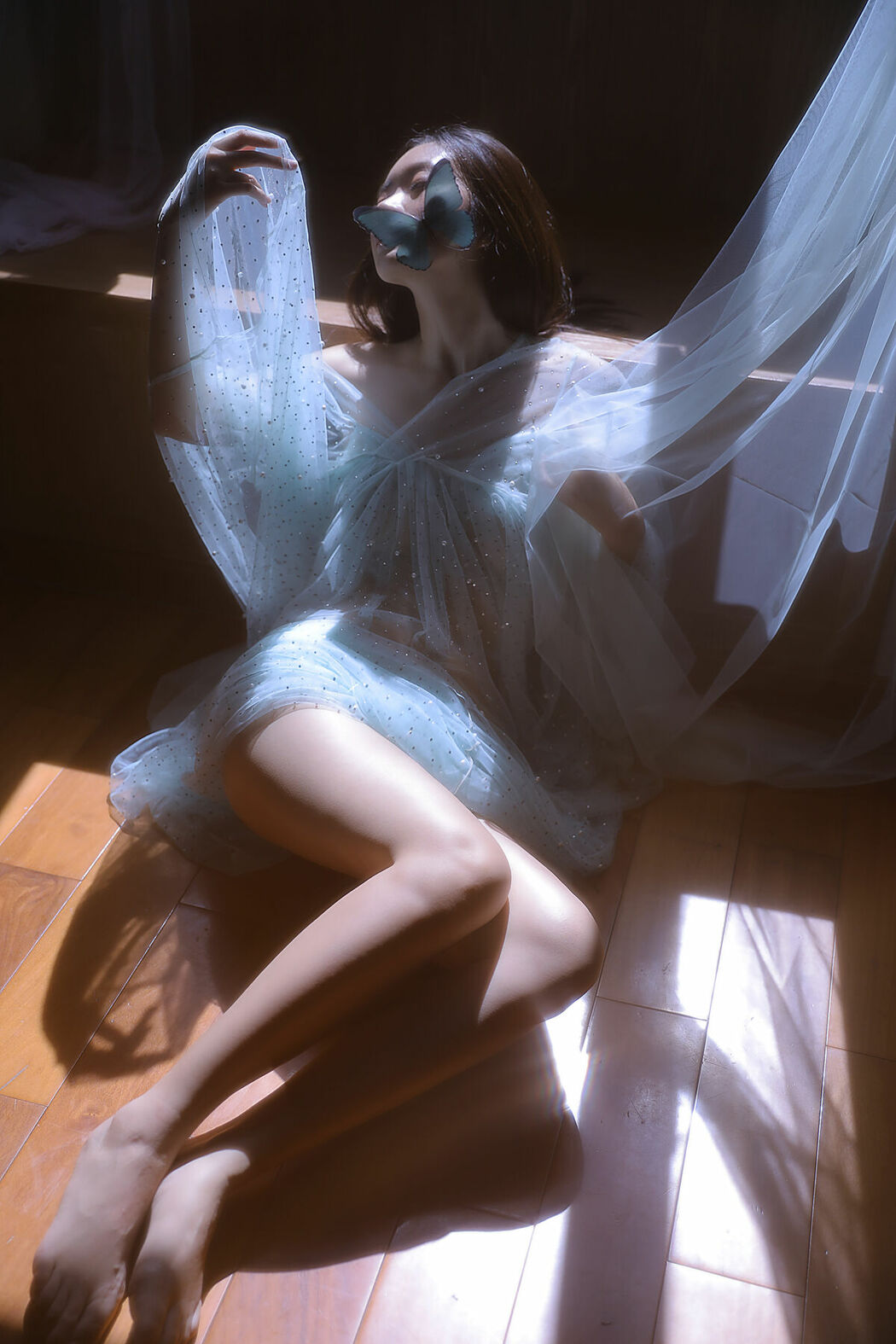 YiTuYu艺图语 Vol.9943 Liu Liu (16P)