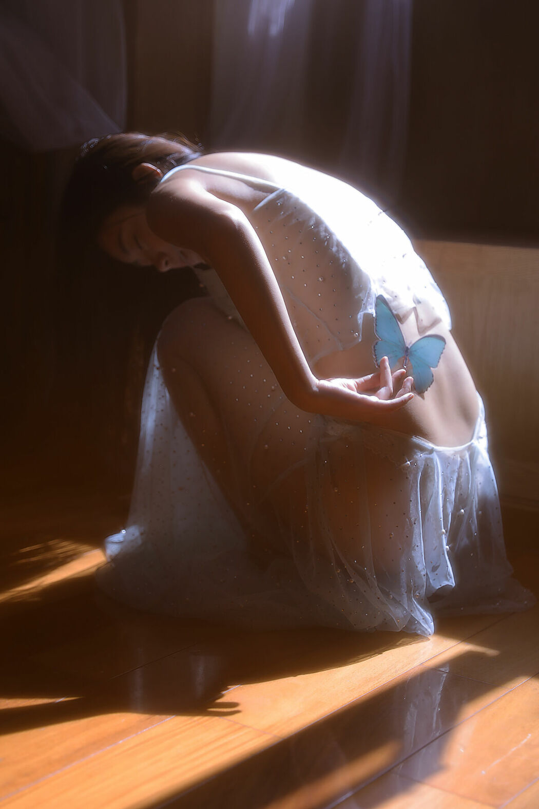 YiTuYu艺图语 Vol.9943 Liu Liu (16P)