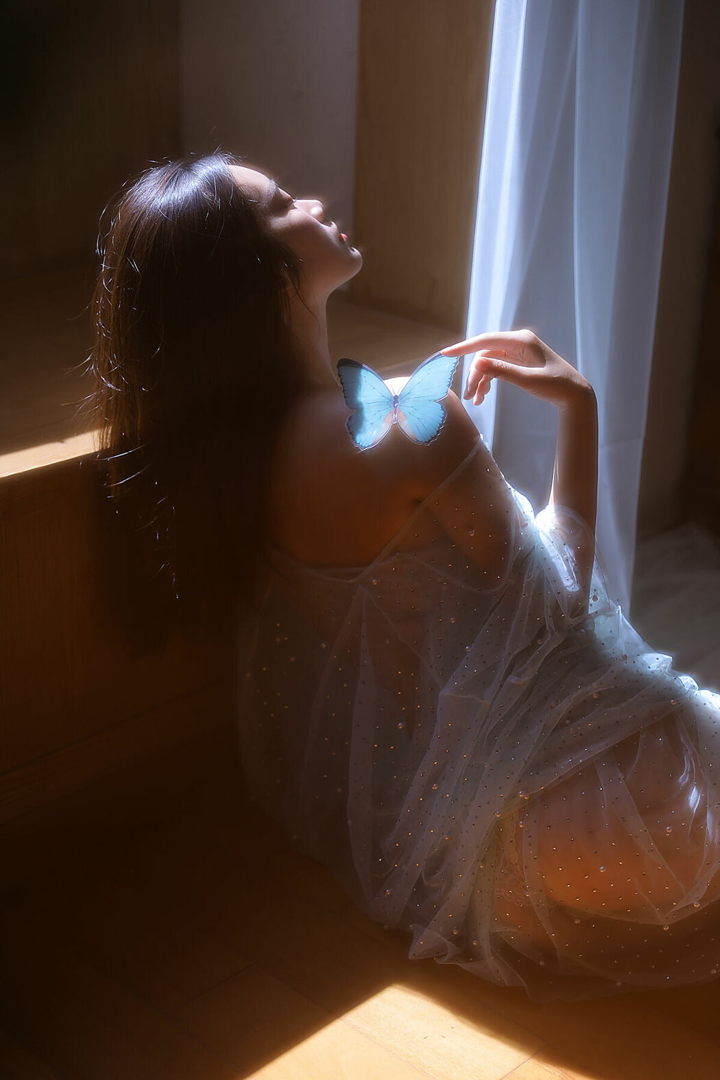 YiTuYu艺图语 Vol.9943 Liu Liu (16P)