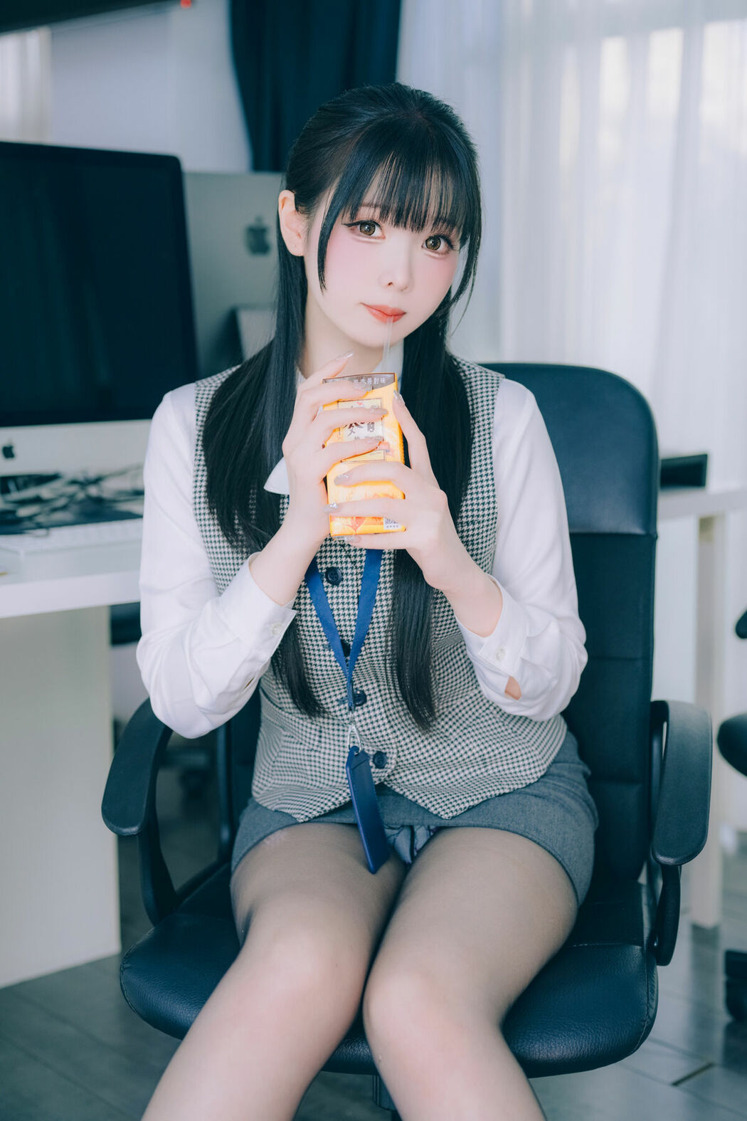 Coser@霜月shimo – DL写真集 Shimo Secret Office Vol.02 Part02 (70P)