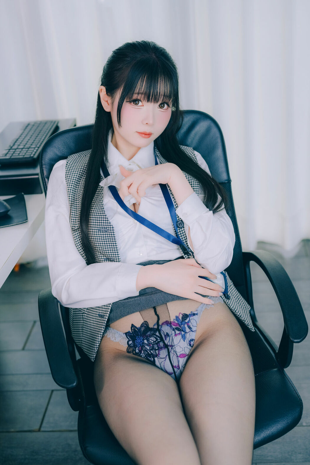 Coser@霜月shimo – DL写真集 Shimo Secret Office Vol.02 Part02 (70P)