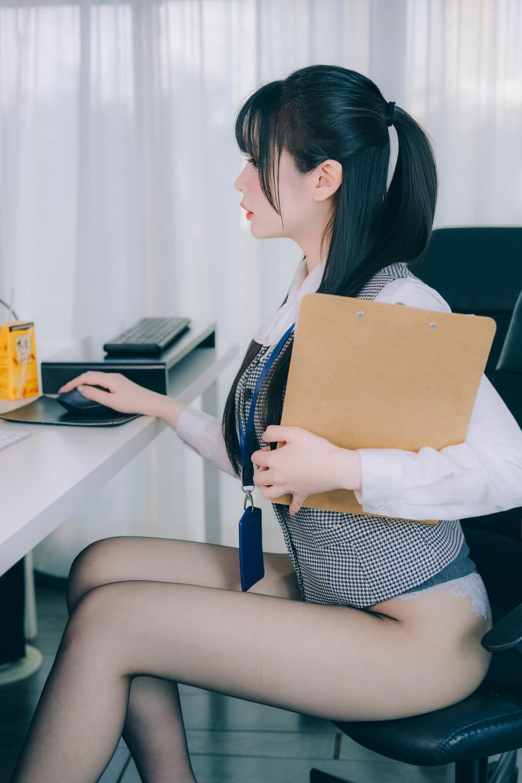 Coser@霜月shimo – DL写真集 Shimo Secret Office Vol.02 Part02 (70P)