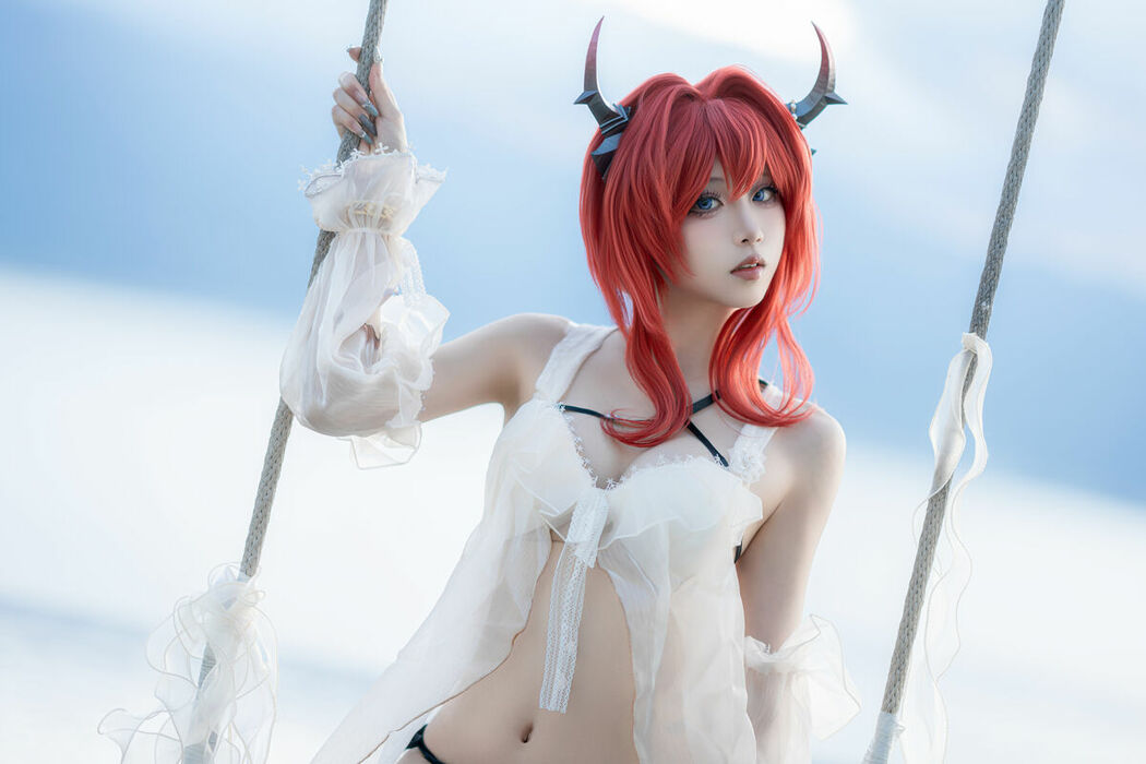 Coser@纸悦Etsu_ko – 明日方舟 史尔特尔 泳装 (38P)