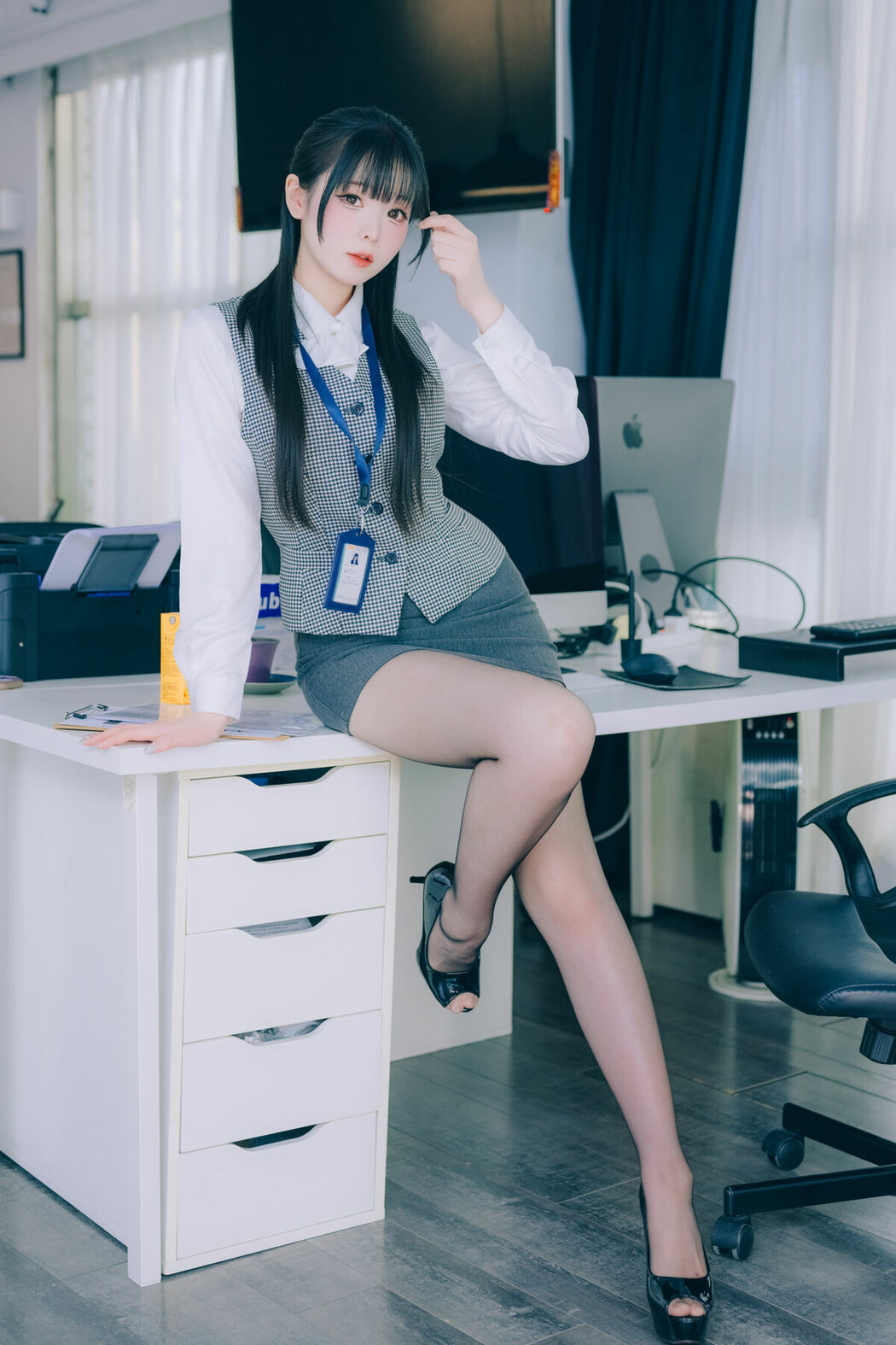 Coser@霜月shimo – DL写真集 Shimo Secret Office Vol.02 Part02 (70P)