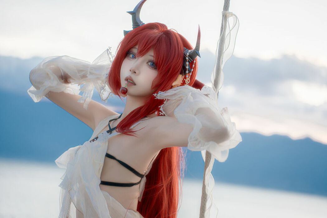 Coser@纸悦Etsu_ko – 明日方舟 史尔特尔 泳装 (38P)