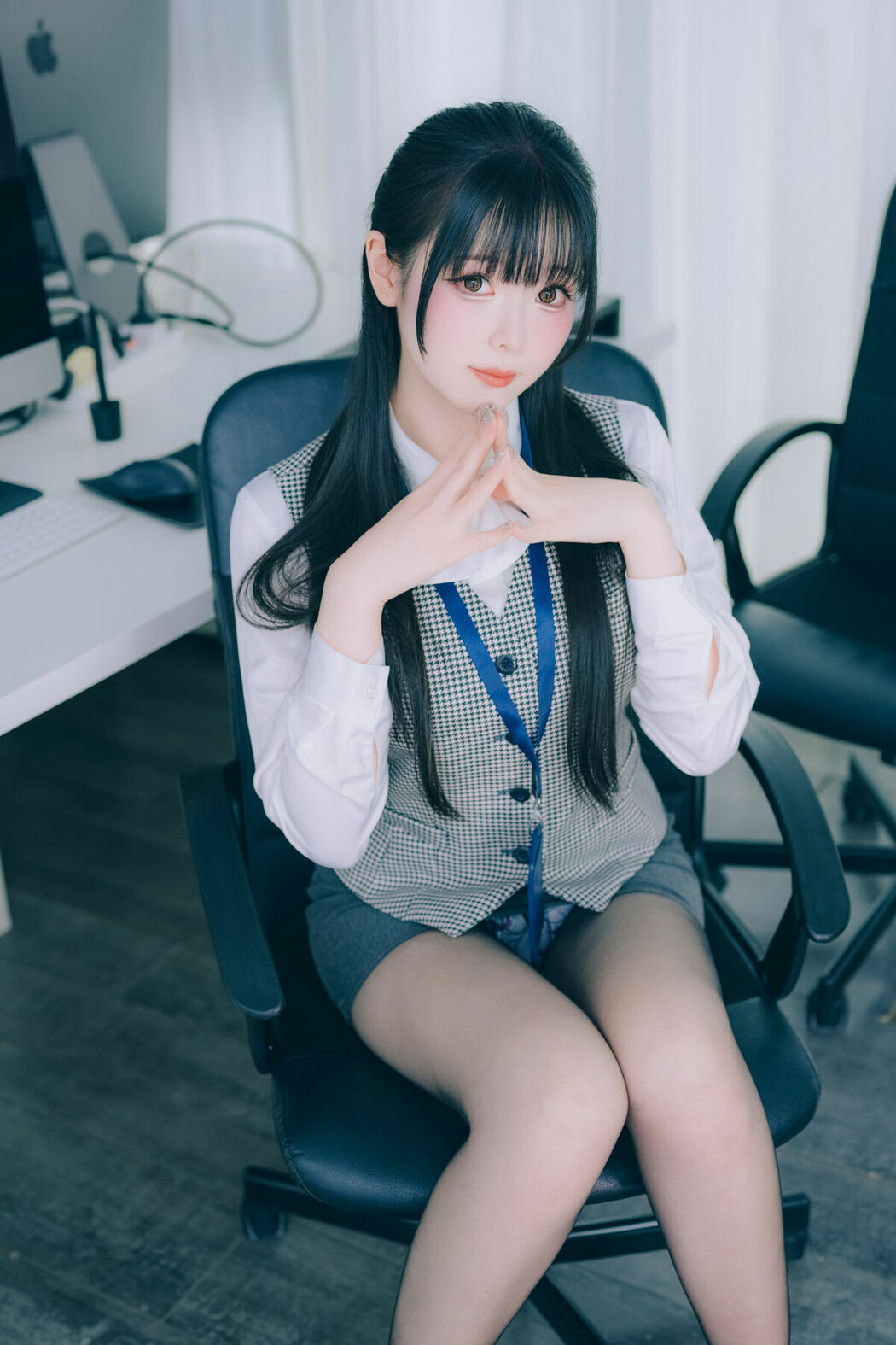 Coser@霜月shimo – DL写真集 Shimo Secret Office Vol.02 Part02 (70P)