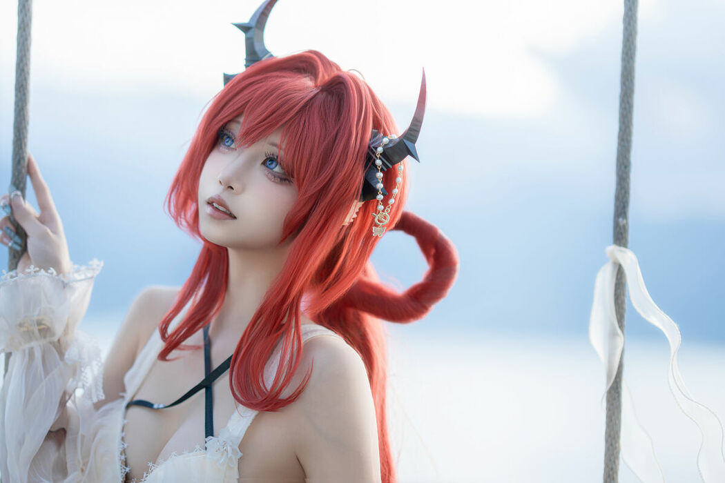 Coser@纸悦Etsu_ko – 明日方舟 史尔特尔 泳装 (38P)