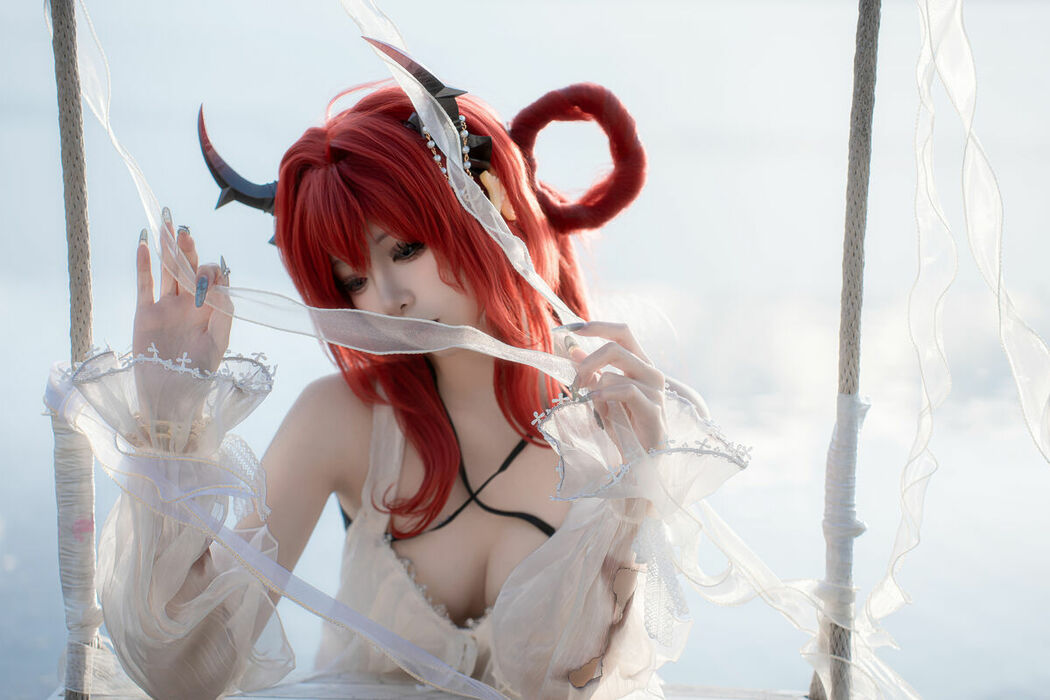 Coser@纸悦Etsu_ko – 明日方舟 史尔特尔 泳装 (38P)