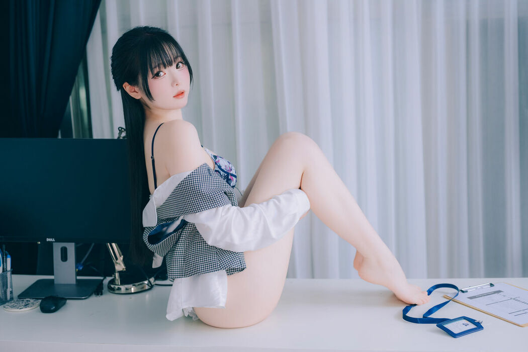 Coser@霜月shimo – DL写真集 Shimo Secret Office Vol.02 Part02 (70P)